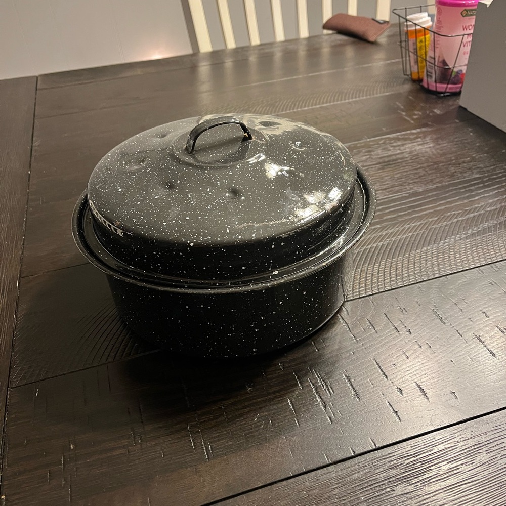 Vintage style black covered round roaster pan